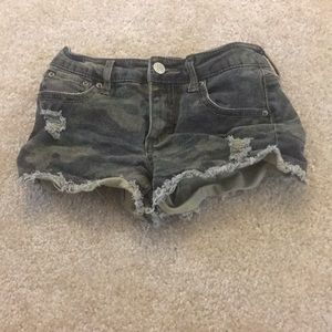 Army print short shorts